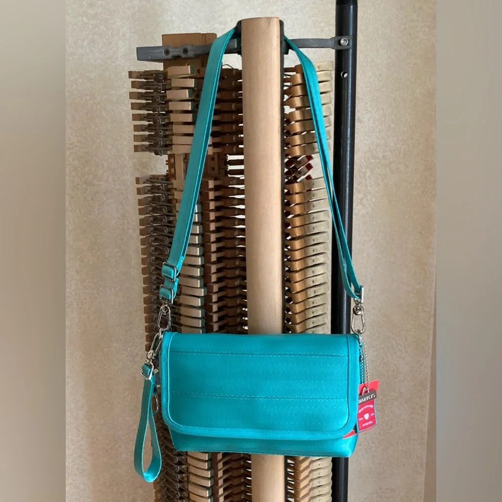 VEXC Harveys Seatbelt Small Foldover in Turquoise. 🦋 - Picture 1 of 2